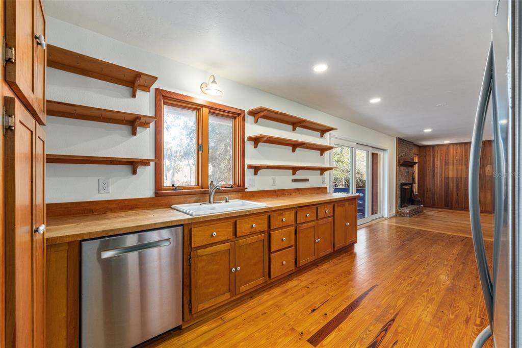 22157 Northwest 87th Avenue Road Micanopy, FL 32667 - Photo 6 of 34 a large kitchen with a large window