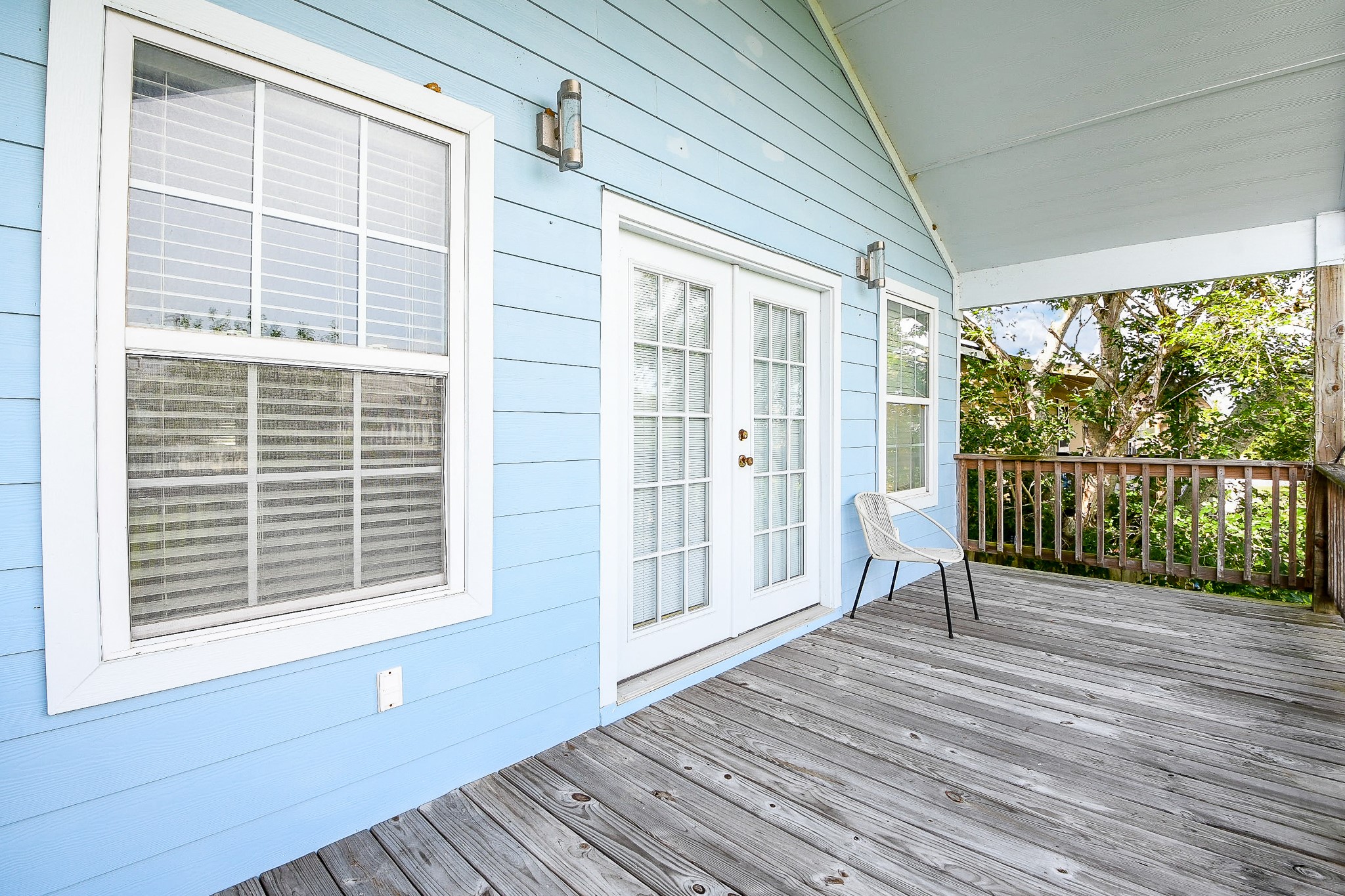 1615 Railroad Street San Leon, TX 77539 - Photo 3 of 45