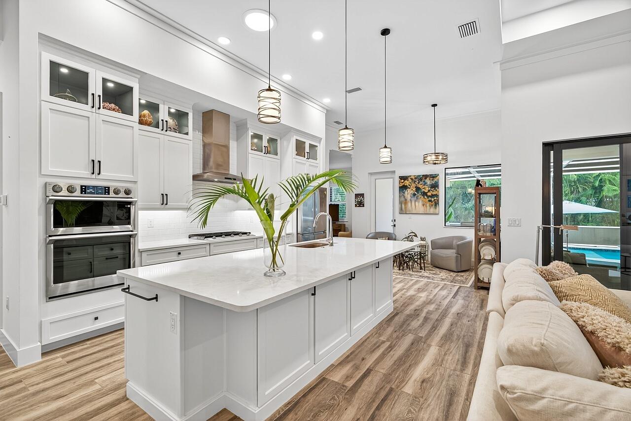 425 Holly Road Vero Beach, FL 32963 - Photo 4 of 38 4