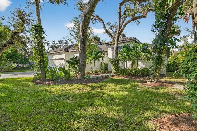 $2,395,000 | 425 Holly Road, Vero Beach, FL 32963