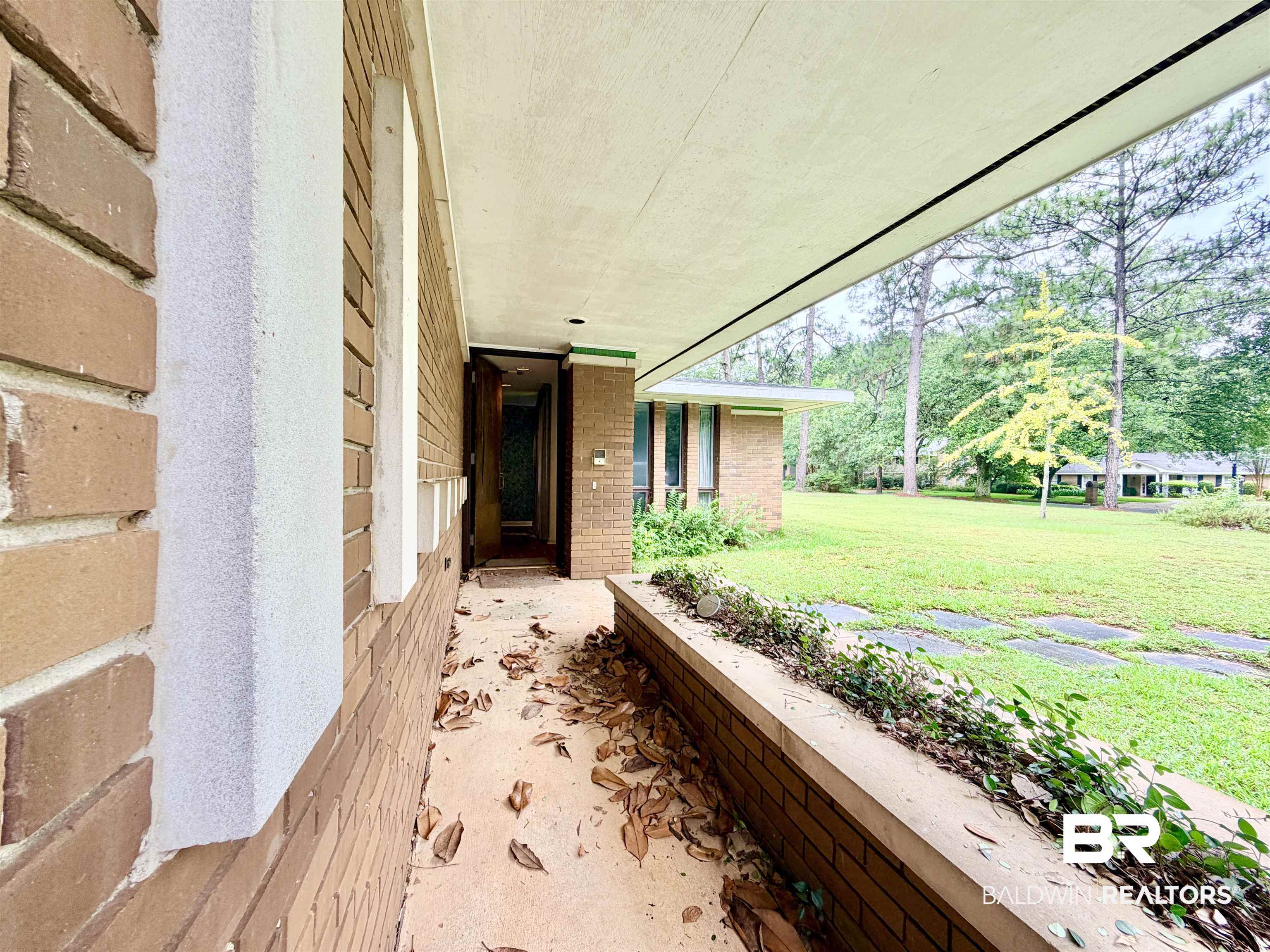 605 East Cumberland Road Mobile, AL 36608 - Photo 5 of 87