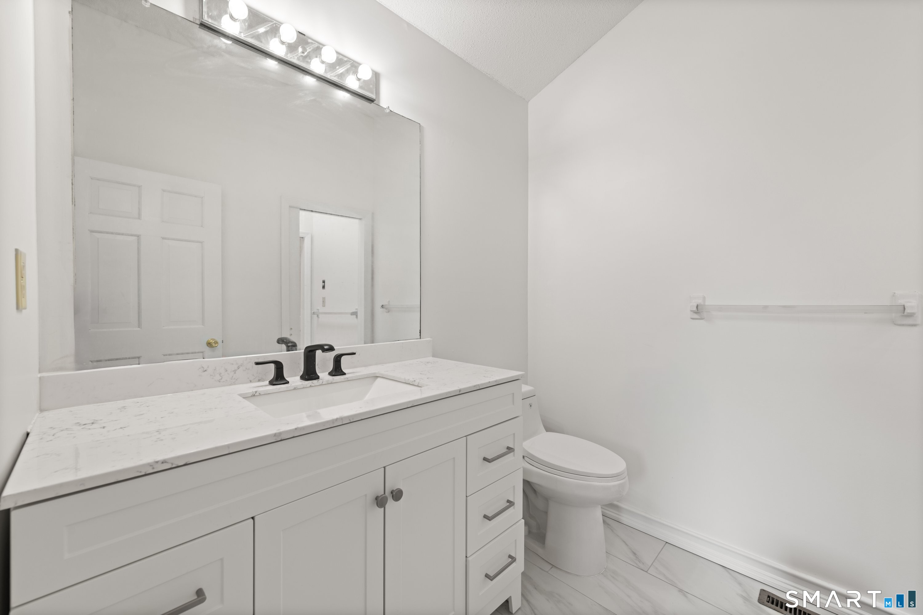 223 Sterling Road Trumbull, CT 06611 - Photo 23 of 40 Gallery Image 23