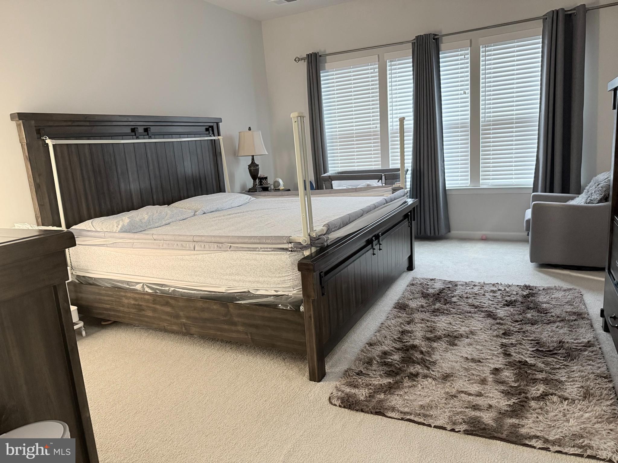 22269 Sims Terrace Ashburn, VA 20148 - Photo 5 of 44 a bathroom with a tub and a view of living room