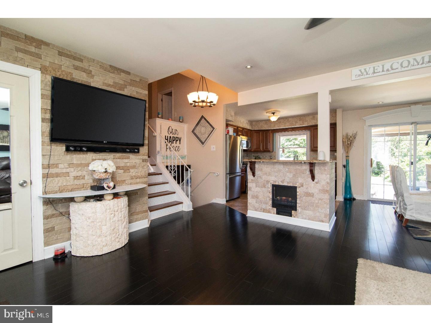9976 Dungan Road Philadelphia, PA 19115 - Photo 3 of 25 Gallery Image 3