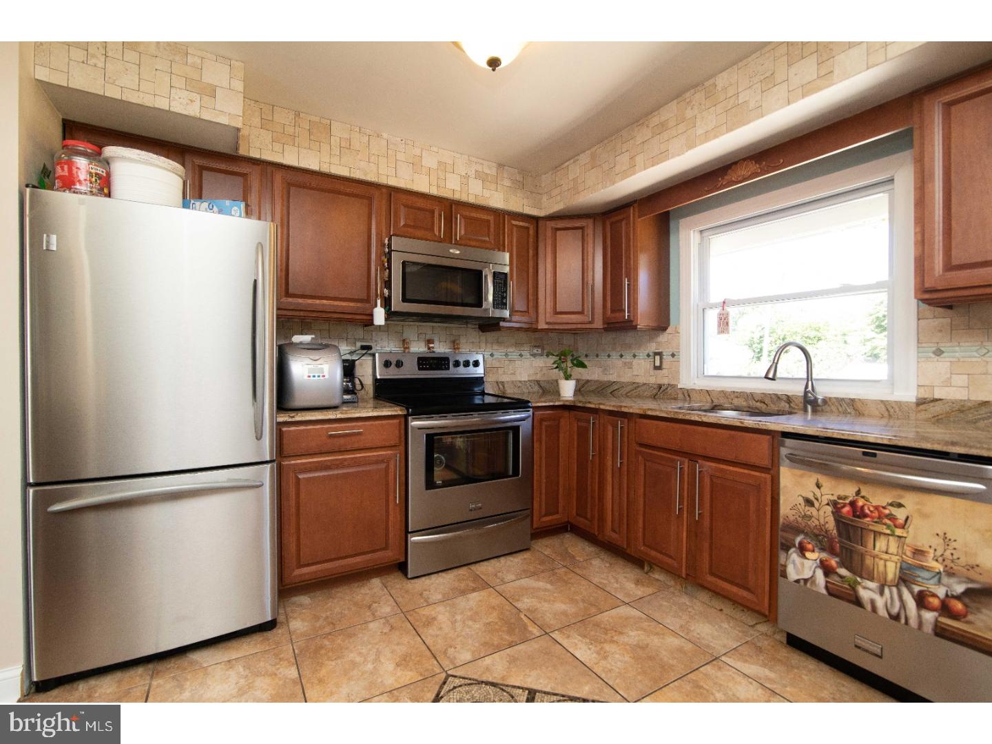 9976 Dungan Road Philadelphia, PA 19115 - Photo 7 of 25 Gallery Image 7