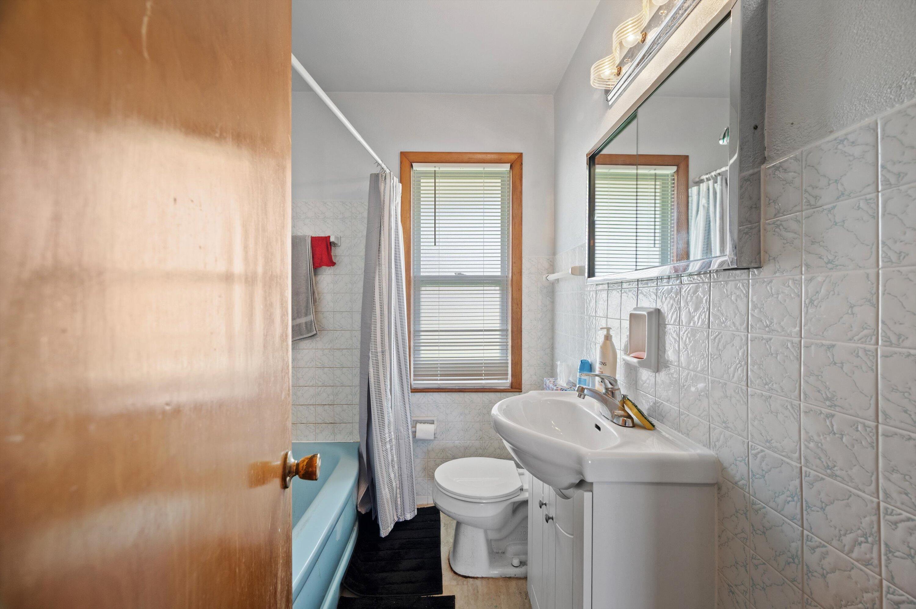 3816 North 83rd Street Milwaukee, WI 53222 - Photo 11 of 23 20-Z62_0418