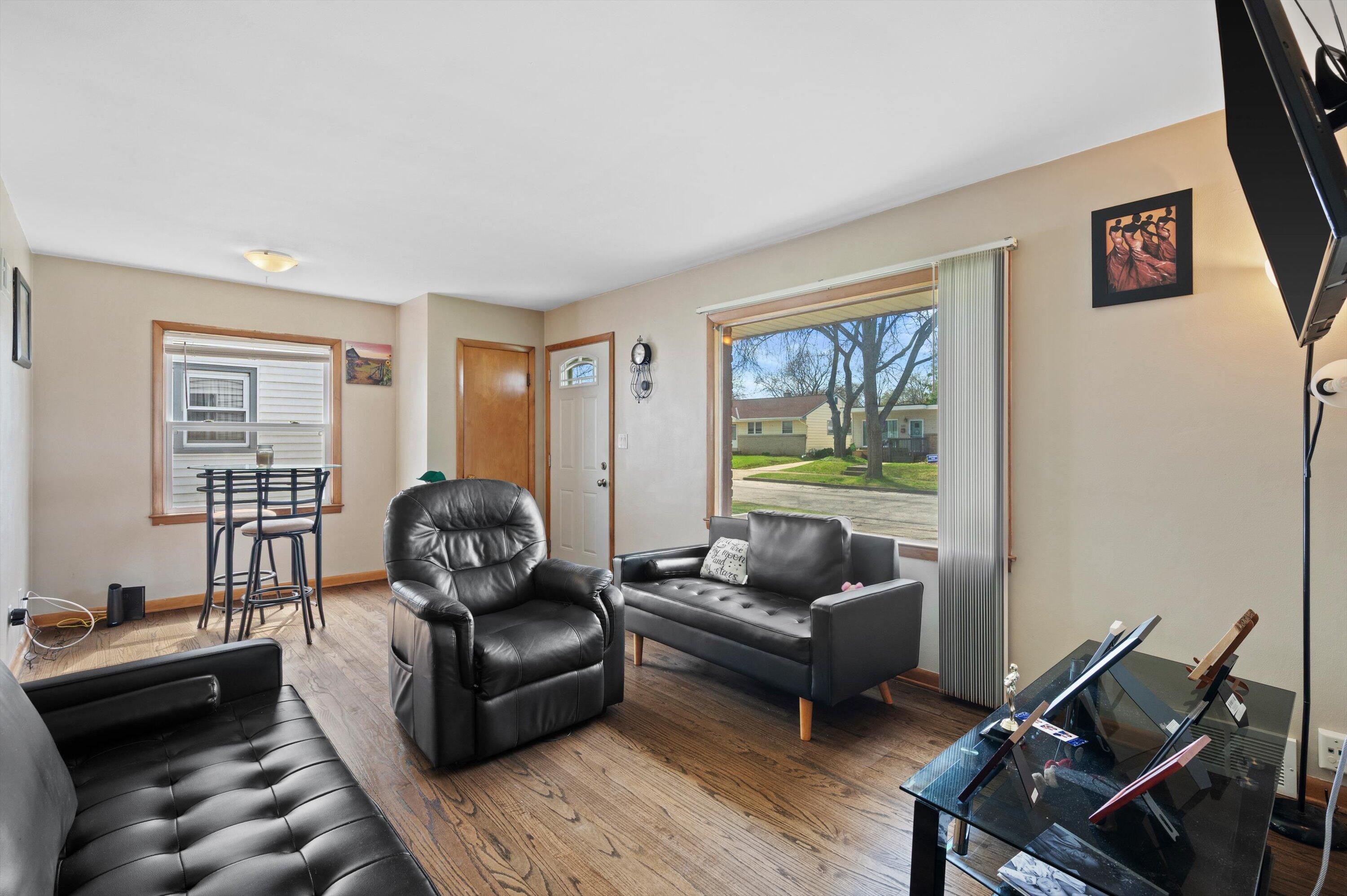 3816 North 83rd Street Milwaukee, WI 53222 - Photo 3 of 23 09-Z62_0355