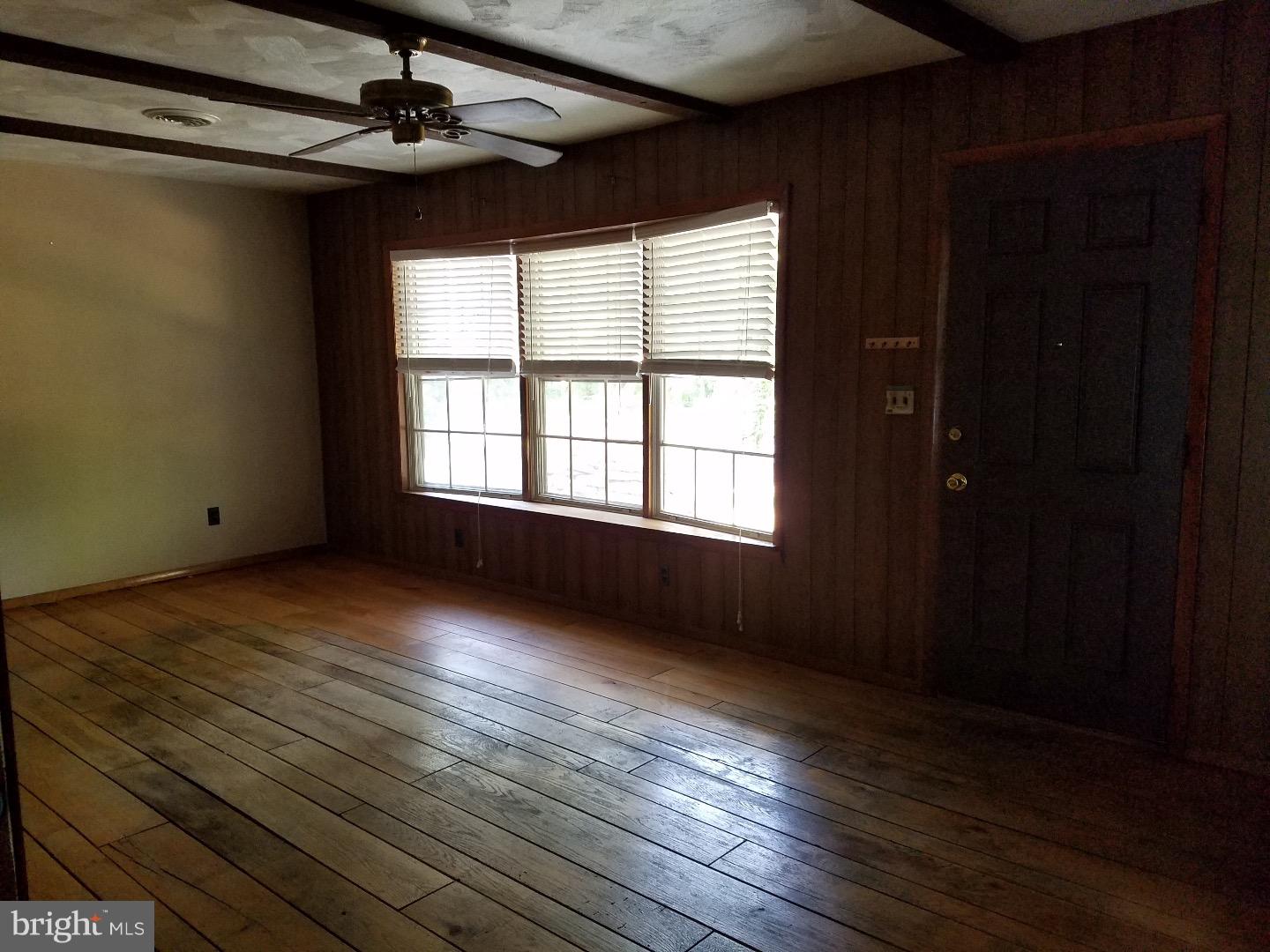 605 Creek Road Mount Laurel, NJ 08054 - Photo 3 of 21 Living Room