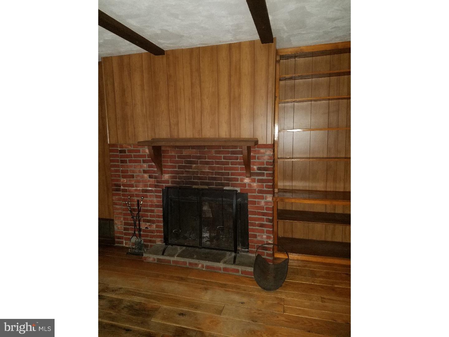605 Creek Road Mount Laurel, NJ 08054 - Photo 5 of 21 Living Room