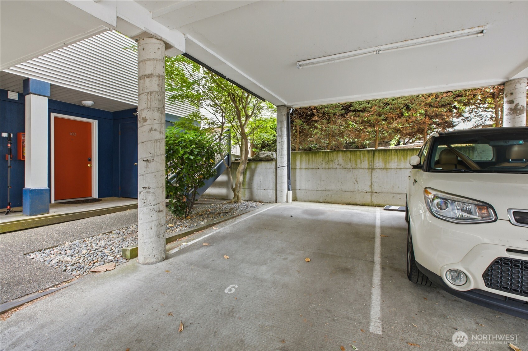 952 North 35th Street, Unit 102 Seattle, WA 98103 - Photo 5 of 32 Gallery Image 5