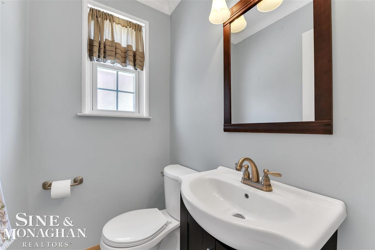 1713 Broadstone Road Grosse Pointe, MI 48236 - Photo 20 of 41 1st Floor - Half Bath