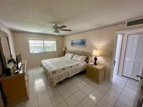 $2,200 | 5300 Washington Street, Unit L240, Hollywood, FL 33021