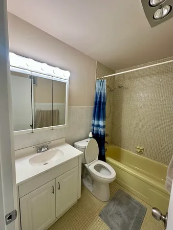 $2,200 | 5300 Washington Street, Unit L240, Hollywood, FL 33021