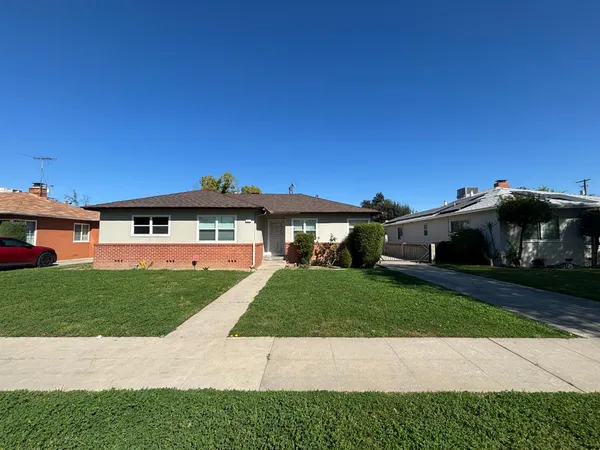 $1,800 | 816 West Fedora Avenue, Fresno, CA 93705