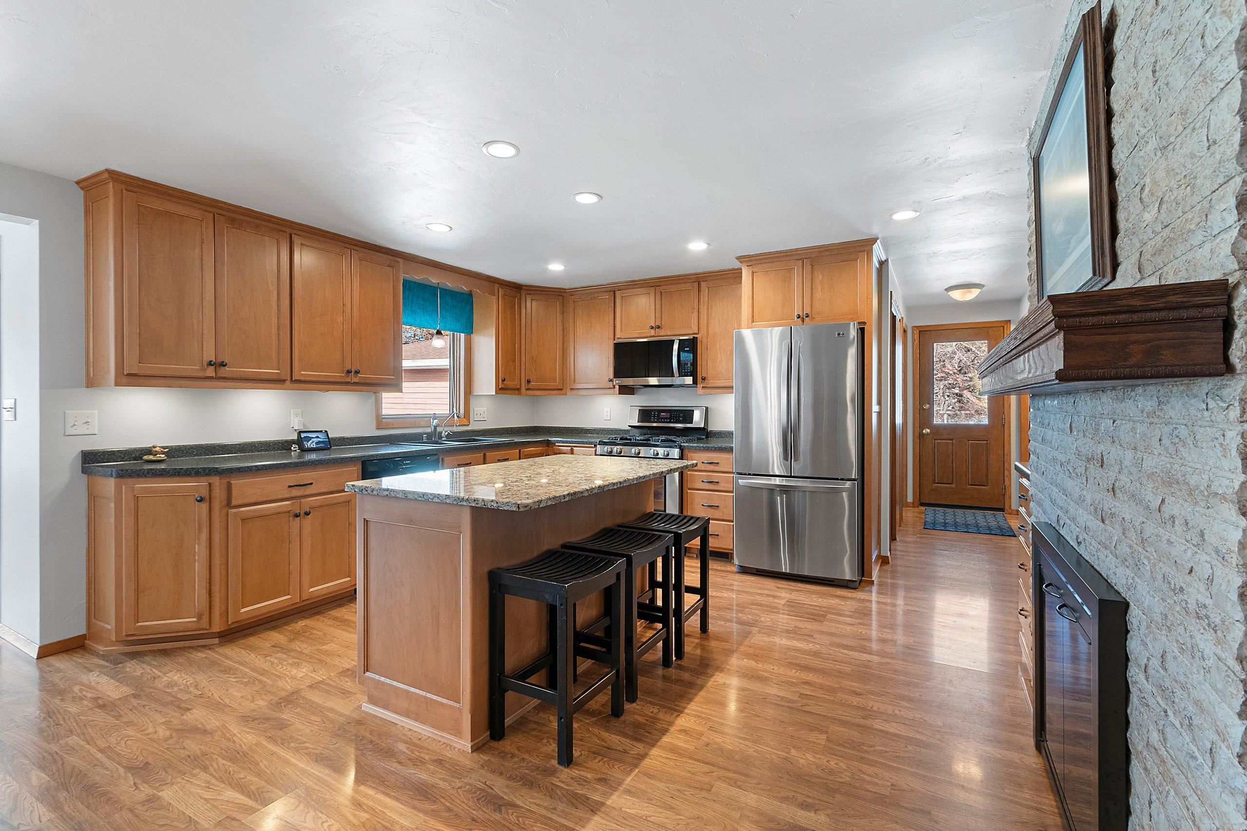 962 South Northview Road Green Bay, WI 54311 - Photo 13 of 68