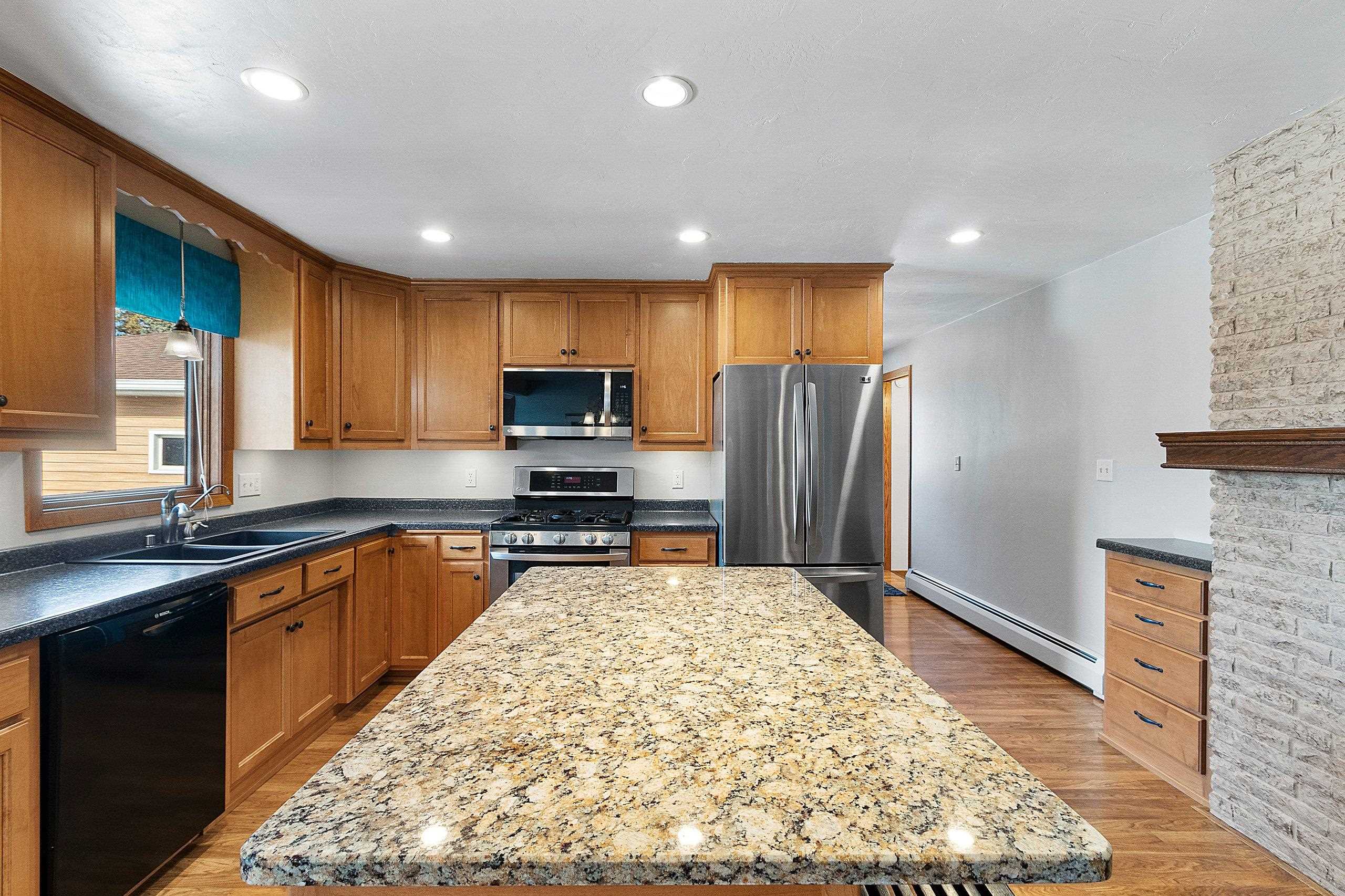 962 South Northview Road Green Bay, WI 54311 - Photo 15 of 68