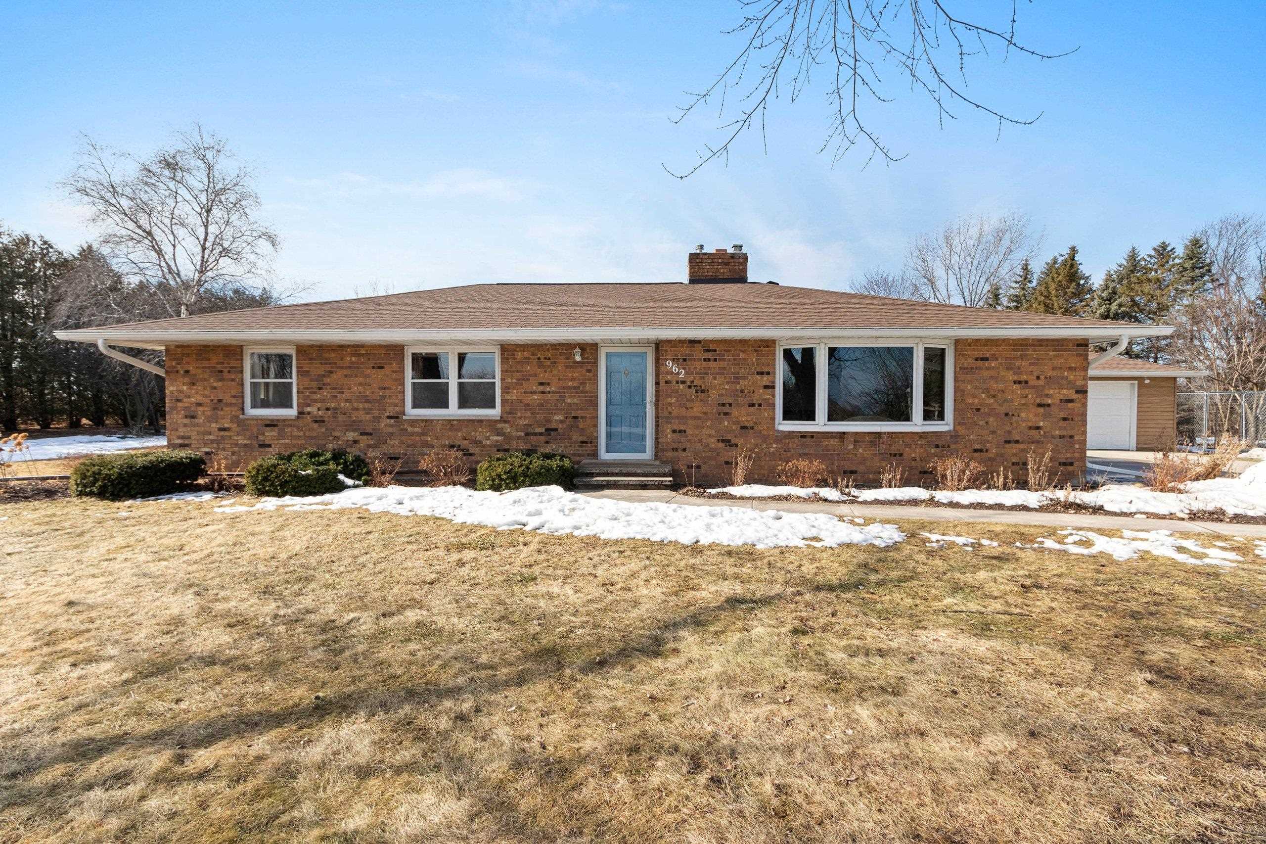 962 South Northview Road Green Bay, WI 54311 - Photo 2 of 68