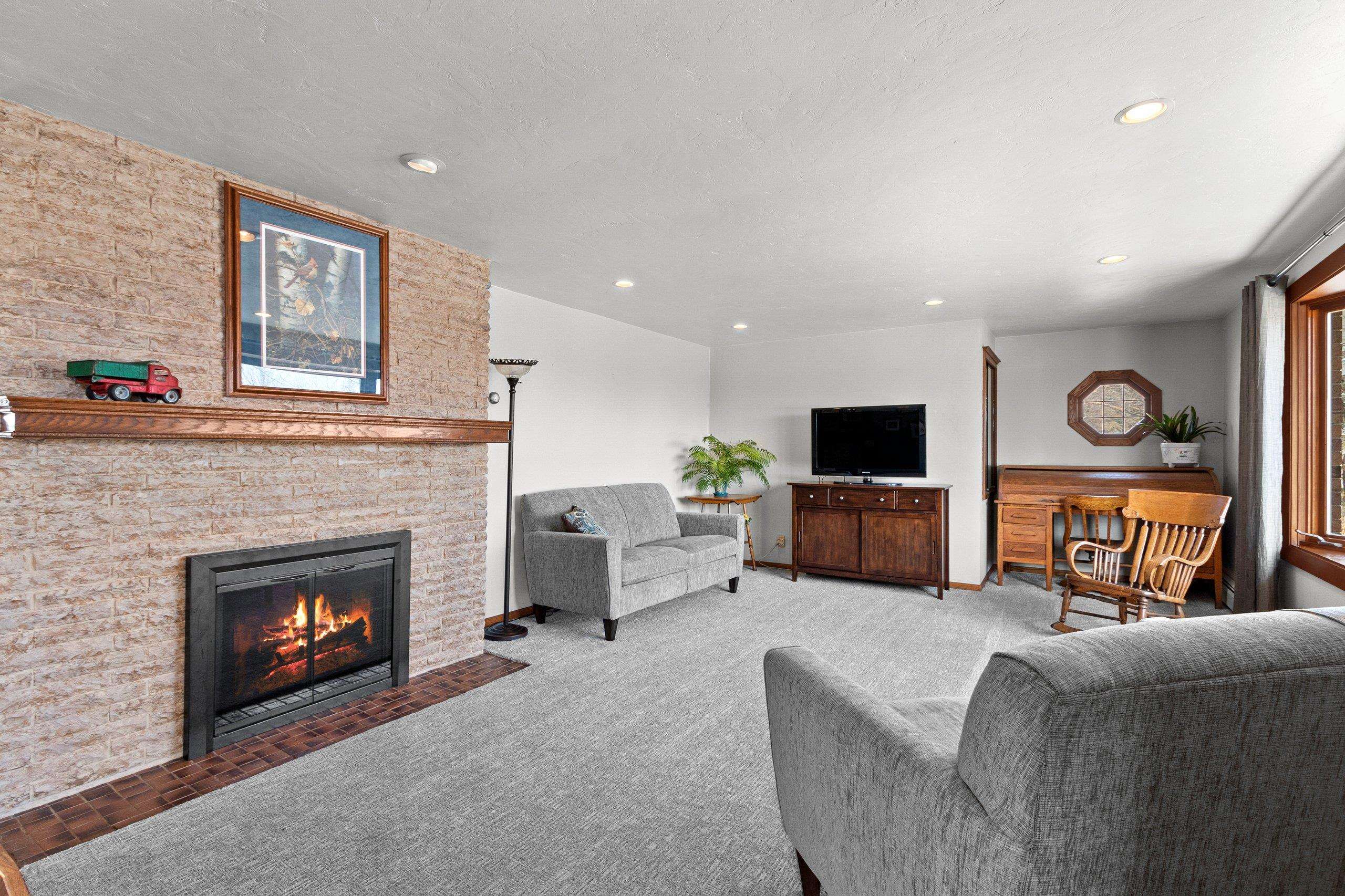 962 South Northview Road Green Bay, WI 54311 - Photo 5 of 68