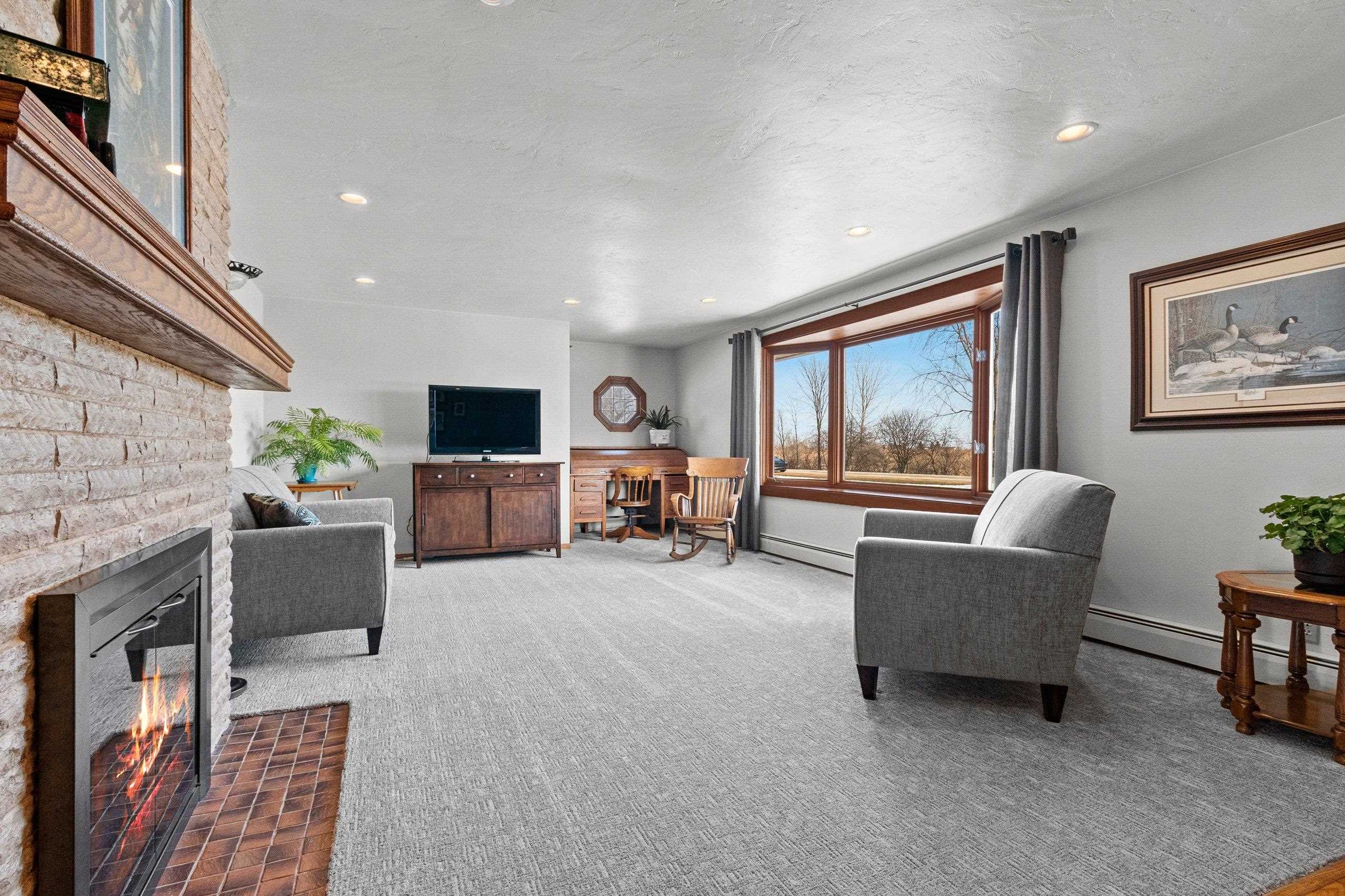 962 South Northview Road Green Bay, WI 54311 - Photo 7 of 68