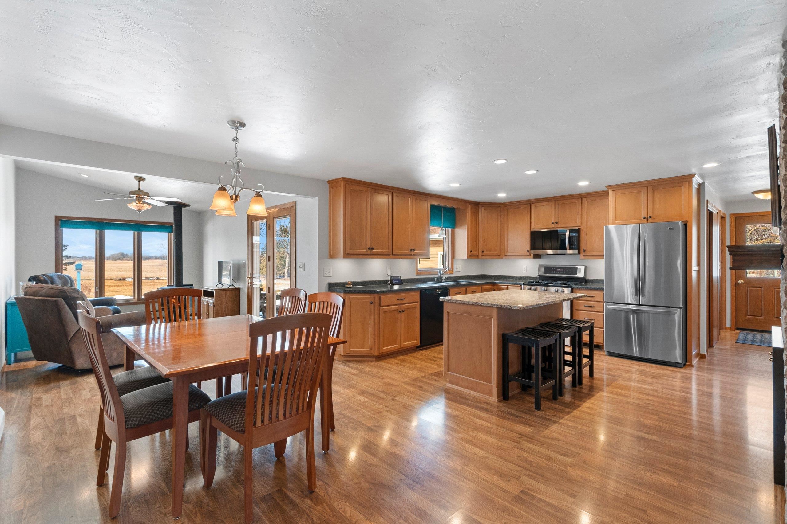 962 South Northview Road Green Bay, WI 54311 - Photo 10 of 68