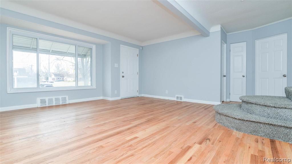 16741 East 8 Mile Road Eastpointe, MI 48021 - Photo 5 of 31