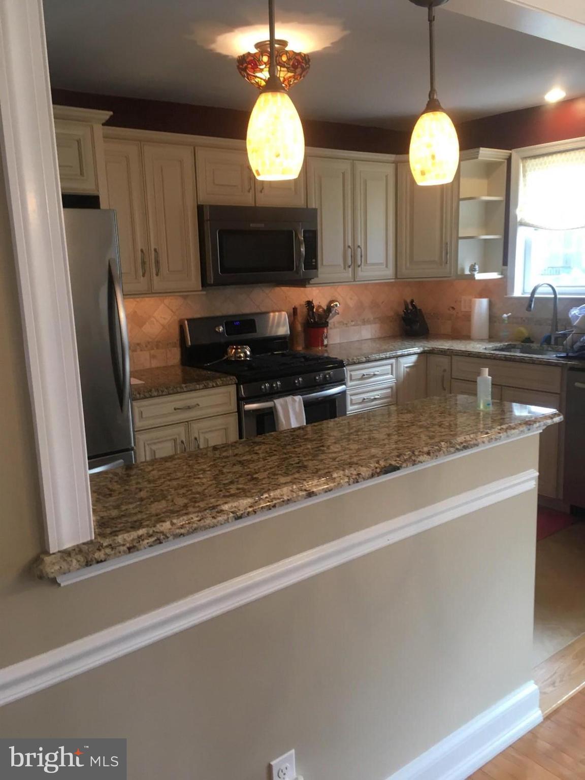 109 Valley View Road Media, PA 19063 - Photo 8 of 20 Kitchen Bar