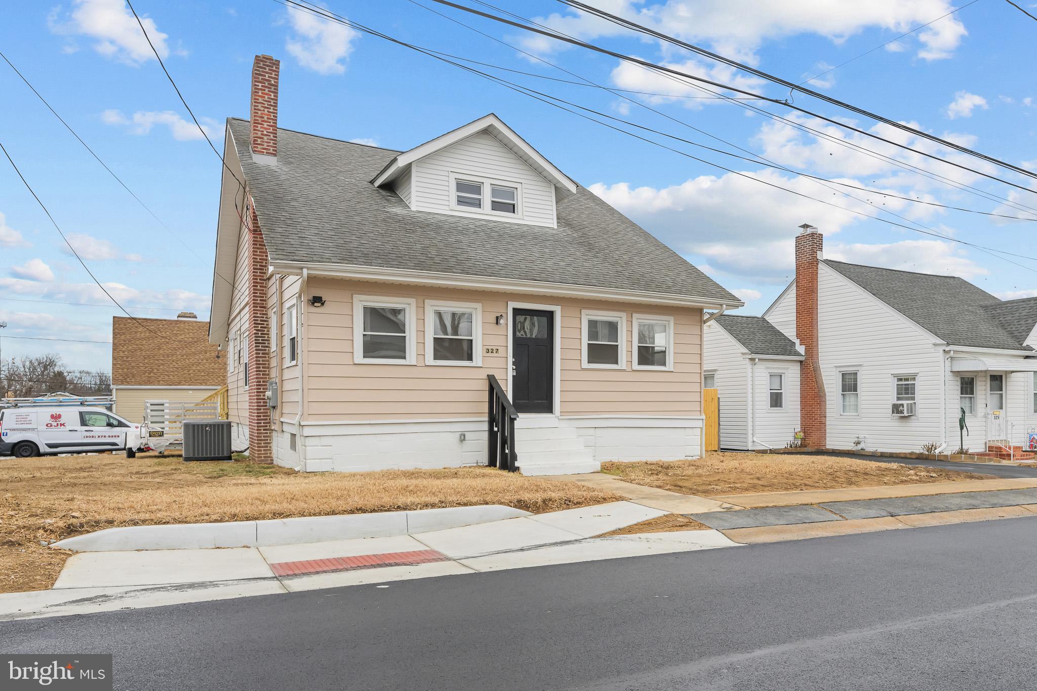 327 West Summit Avenue Wilmington, DE 19804 - Photo 25 of 26 a house view with a outdoor space