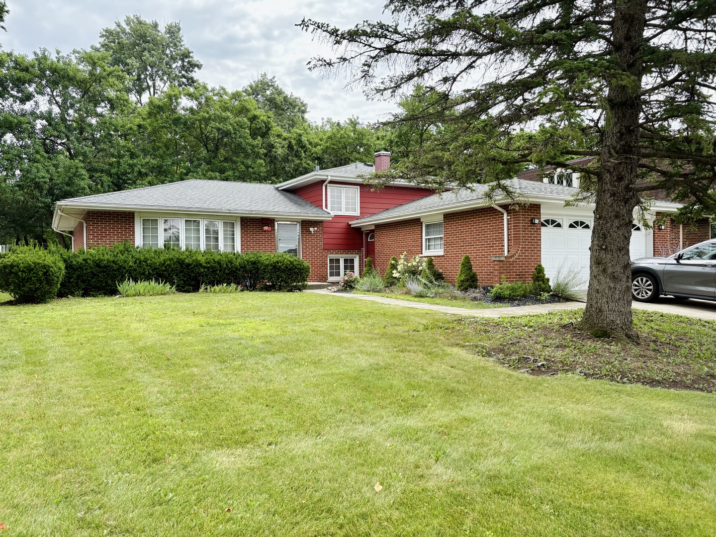 7913 Sawyer Road Darien, IL 60561 - Photo 2 of 20 Gallery Image 2