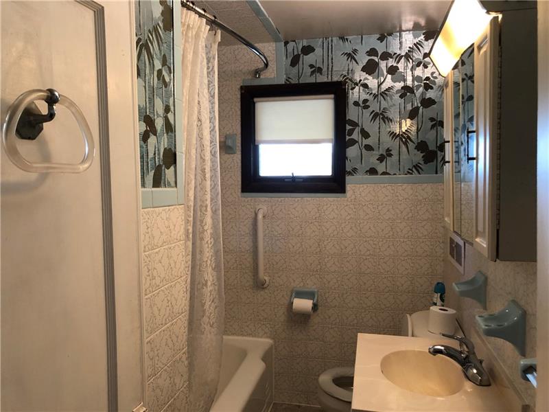 2650 Ridge Rd Extension Baden, PA 15005 - Photo 6 of 25 Full bath situated on the main floor