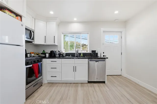 $1,560,000 | 23956 Los Rosas Street, West Hills, CA 91304