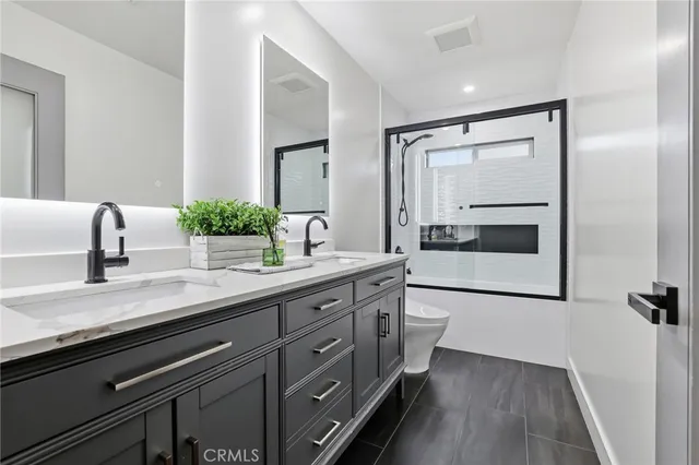 $1,560,000 | 23956 Los Rosas Street, West Hills, CA 91304