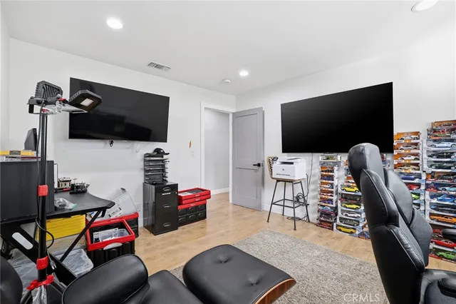 $1,560,000 | 23956 Los Rosas Street, West Hills, CA 91304