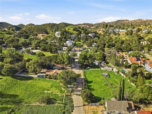 $1,400,000 | 23956 Los Rosas Street, West Hills, CA 91304