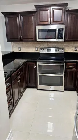 $2,695 | 6225 Southwest Kendale Lakes Circle, Unit 263, Miami, FL 33183