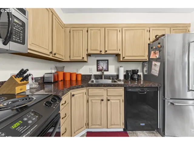 $249,950 | 10960 Southwest Meadowbrook Drive, Unit 10, Portland, OR 97224