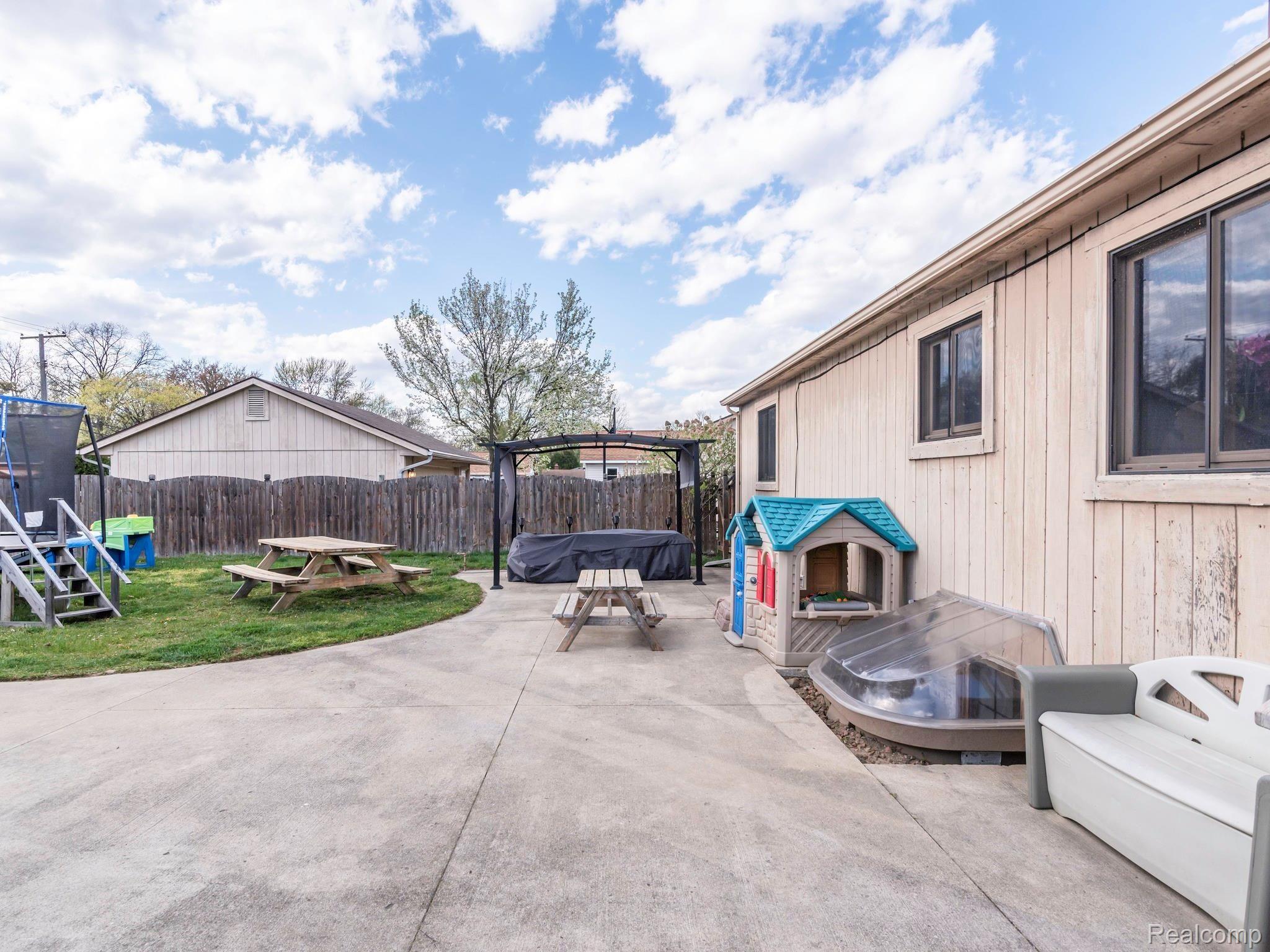 18235 Inkster Road Livonia, MI 48152 - Photo 44 of 49 009_51.jpg