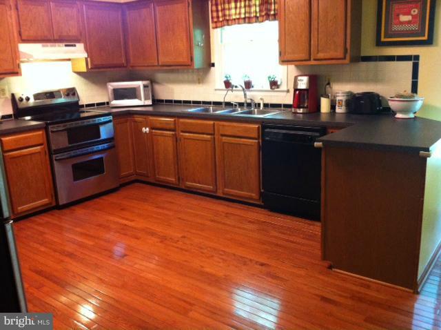 1867 Khyber Pass Road Linden, VA 22642 - Photo 3 of 20 Kitchen