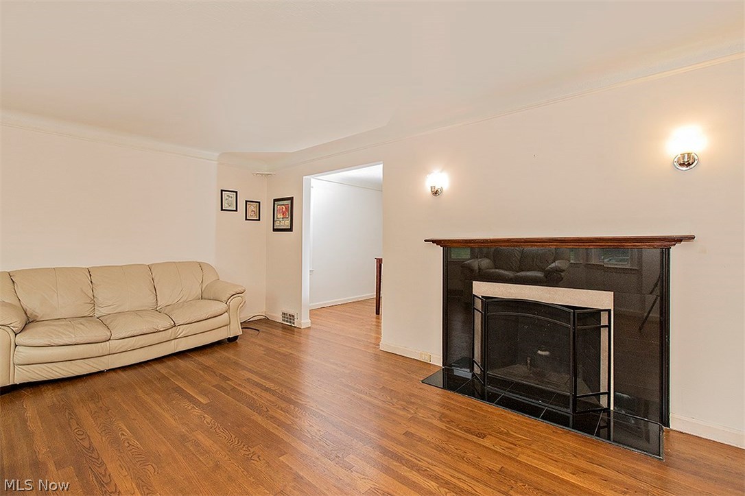4434 Baintree Road Cleveland, OH 44118 - Photo 7 of 31
