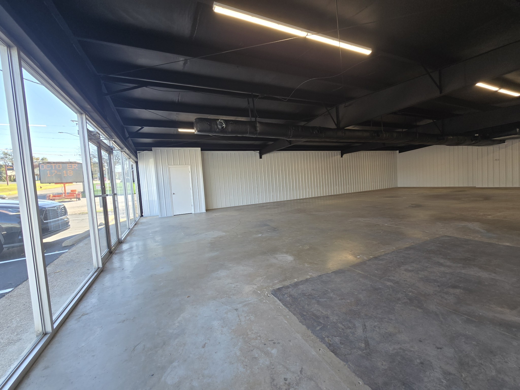 217 North Main Street Mount Pleasant, TN 38474 - Photo 3 of 7 a view of empty room