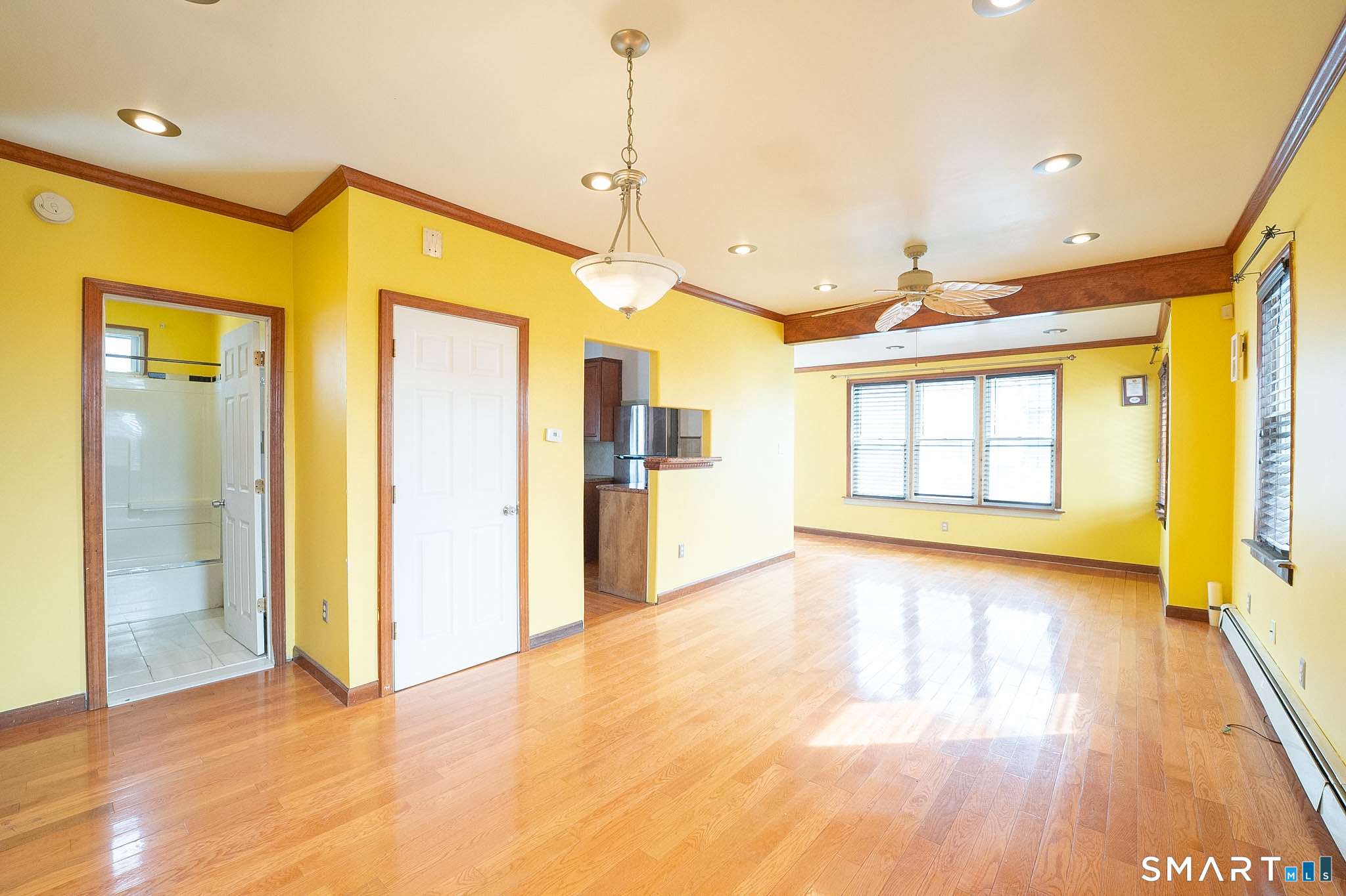 360 Saunders Avenue Bridgeport, CT 06606 - Photo 5 of 8
