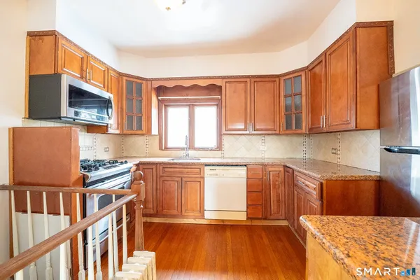 $259,900 | 360 Saunders Avenue, Bridgeport, CT 06606