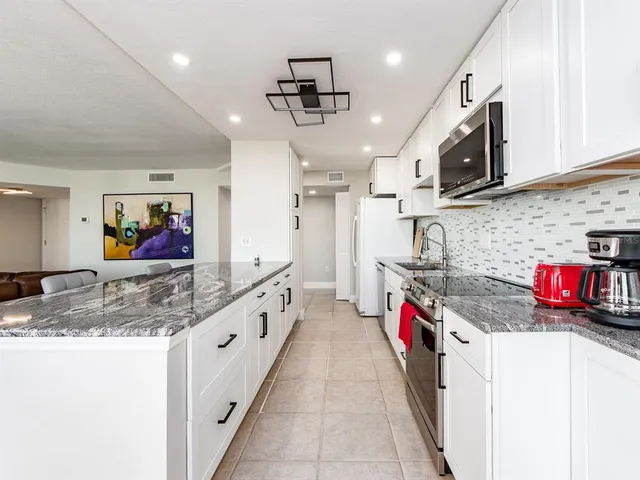 $3,250 | 660 Island Way, Unit 901, Clearwater Beach, FL 33767