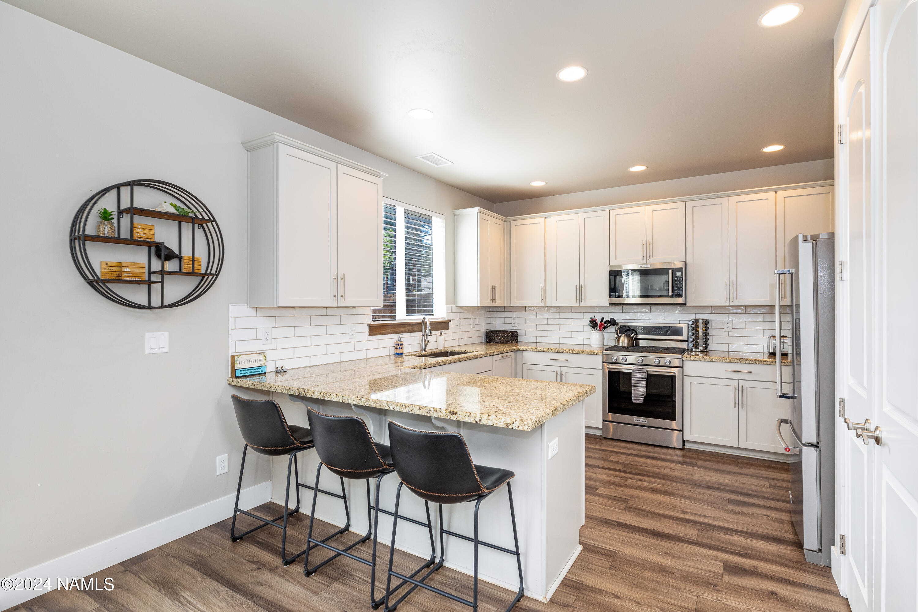 2837 West Hare Drive Flagstaff, AZ 86001 - Photo 7 of 27 Breakfast bar
