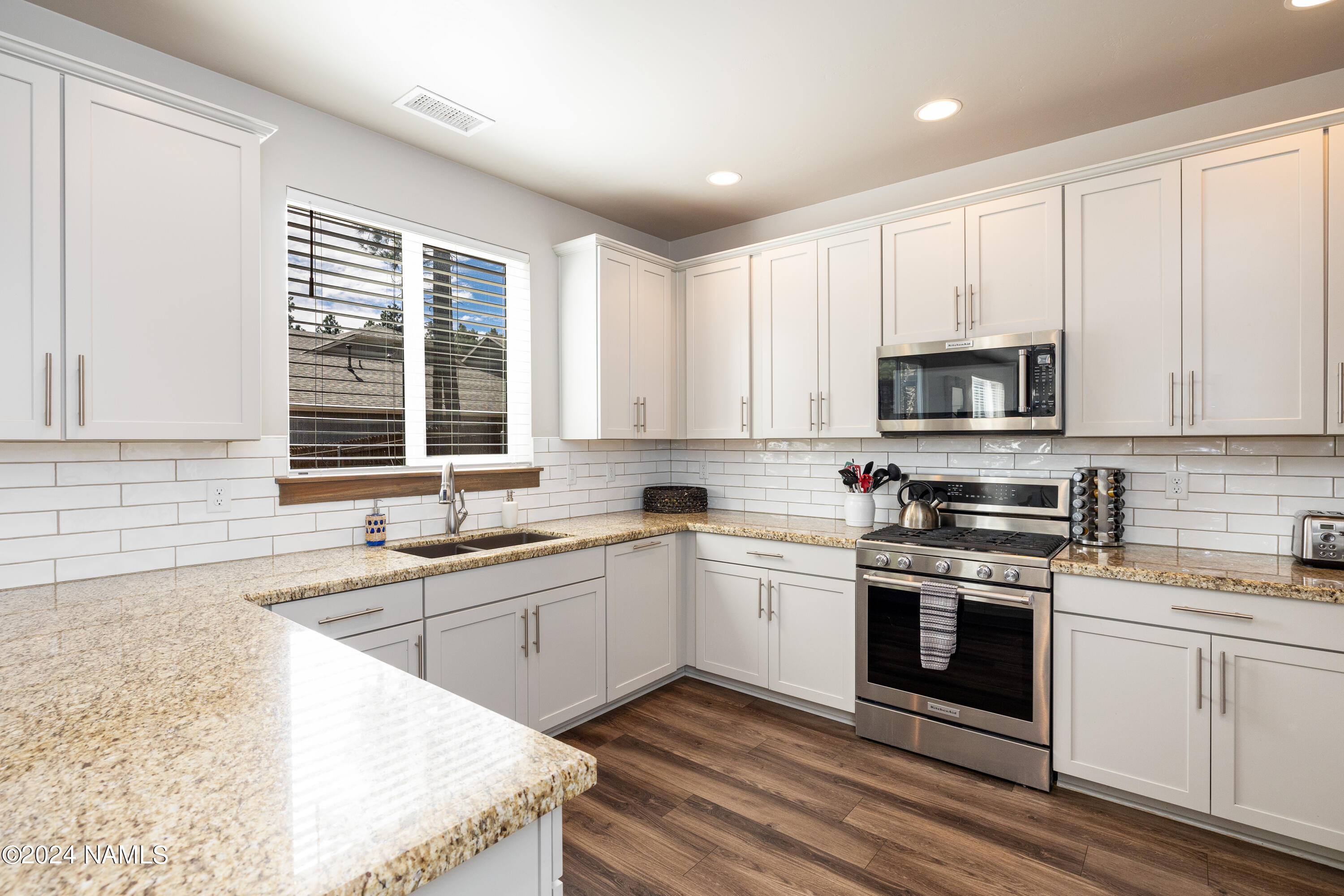 2837 West Hare Drive Flagstaff, AZ 86001 - Photo 8 of 27 Granite countertops!