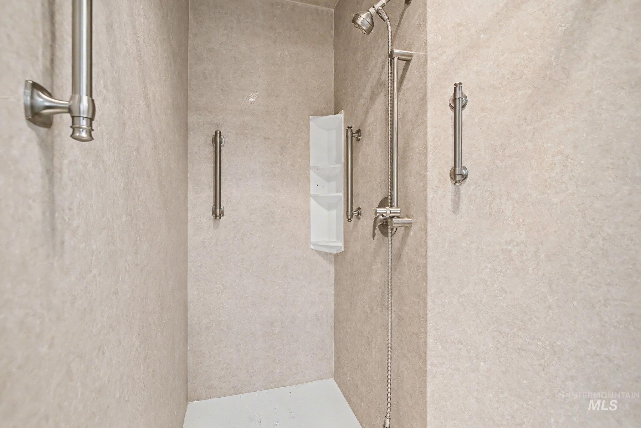 2242 Chukar Lane Clarkston, WA 99403 - Photo 24 of 41 Full bath with a shower stall