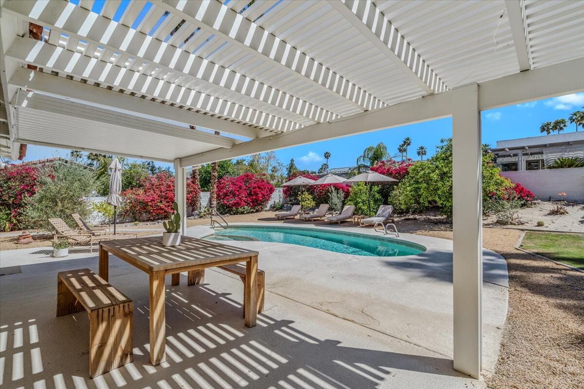73149 Haystack Road Palm Desert, CA 92260 - Photo 28 of 32 a outdoor space with lots of flowers