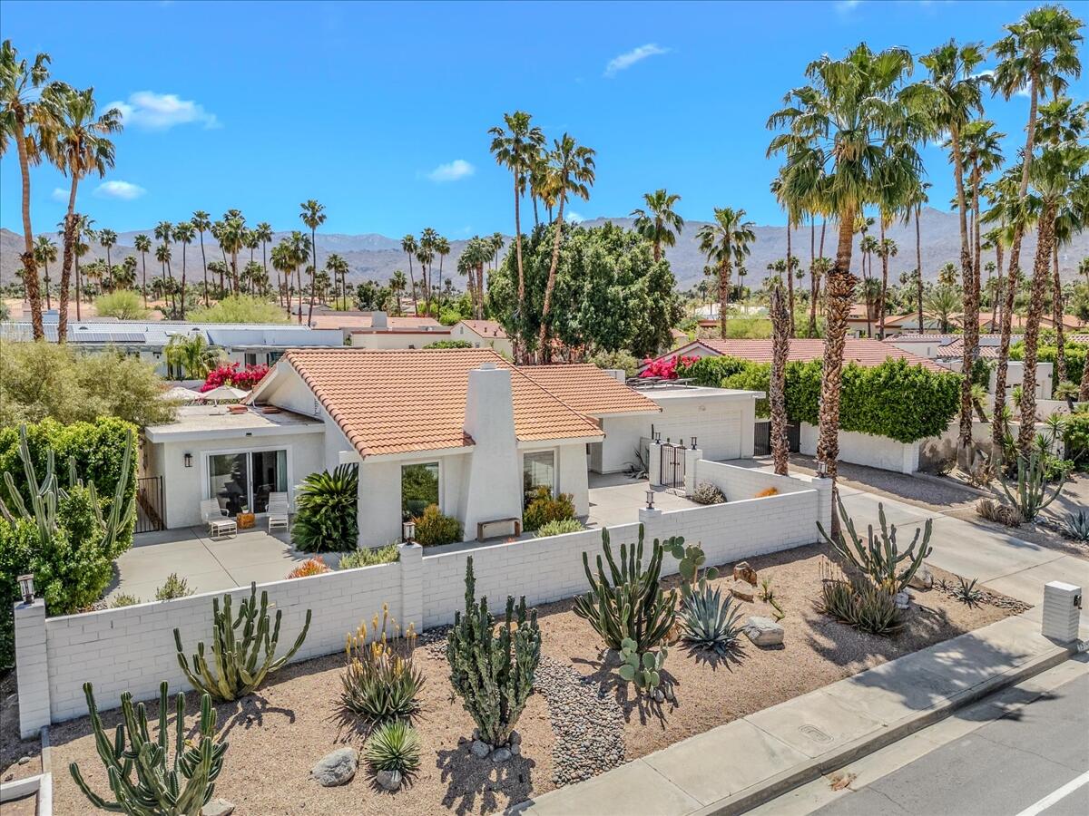 73149 Haystack Road Palm Desert, CA 92260 - Photo 4 of 32 an outdoor space with furniture