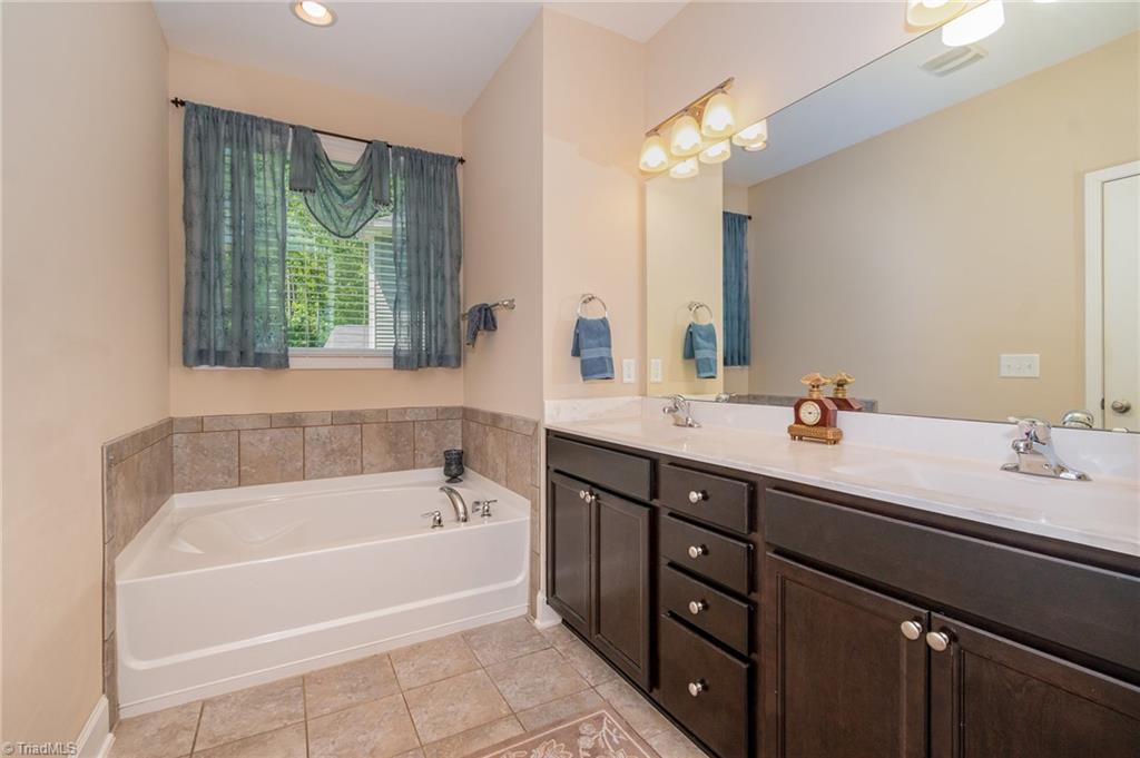 204 Summerwalk Road Greensboro, NC 27455 - Photo 14 of 29