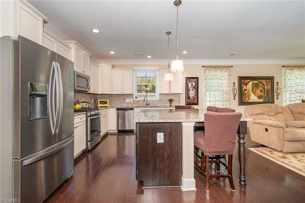 204 Summerwalk Road Greensboro, NC 27455 - Photo 2 of 29