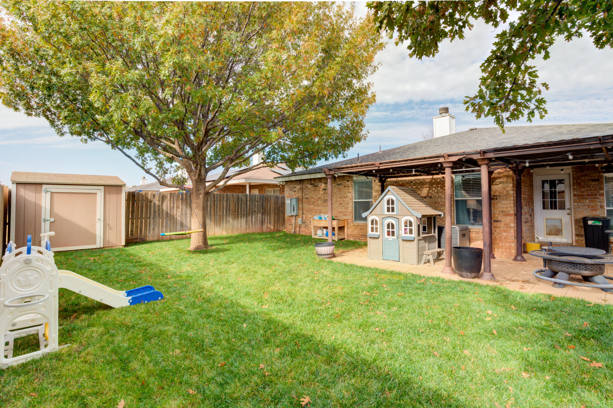 1607 79th Street Lubbock, TX 79423 - Photo 49 of 53 front view of a house with a yard